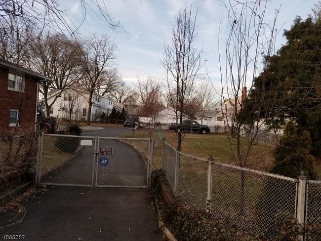 Building Photo - 1789 Vauxhall Rd