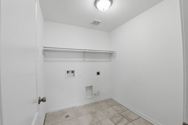 Building Photo - 2518 Boxwood Park