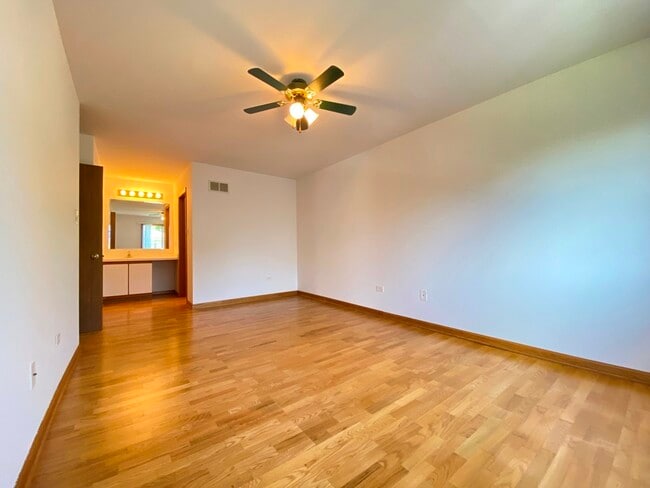 Building Photo - 3503 Willowview Ct