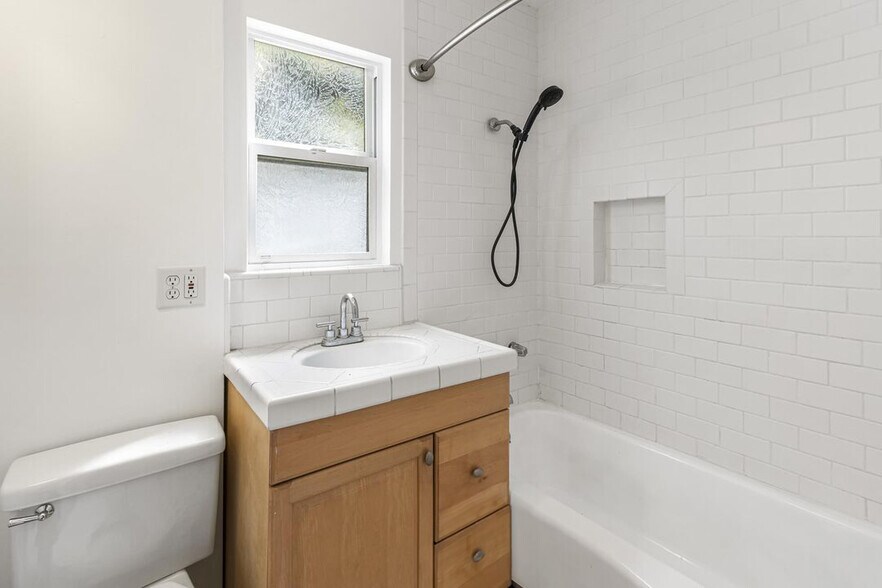 Building Photo - 3860 Goldwyn Ter