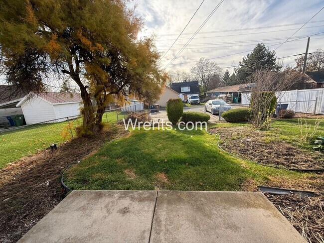 Building Photo - 1008-1010 E. Ermina