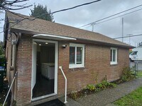 Building Photo - 1004 SW 116th St