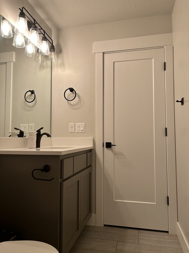 Building Photo - 15380 S Skyraider Ln