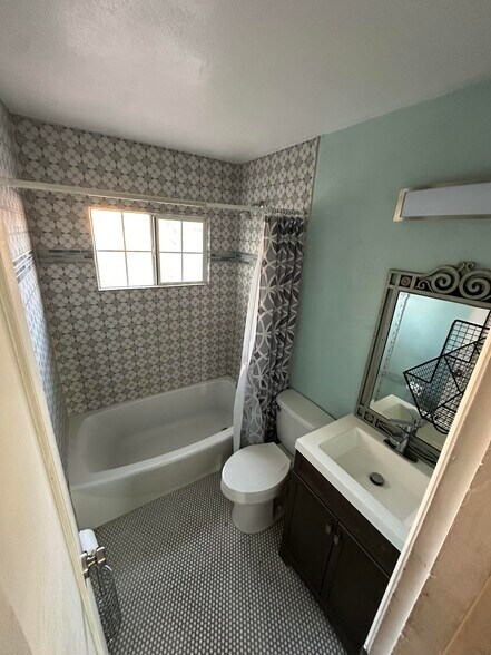 Bathroom - 333 Cutler Ave NE
