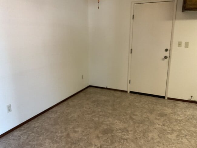 Building Photo - Look no more