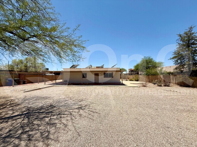 Primary Photo - 1303 N Walnut Blvd
