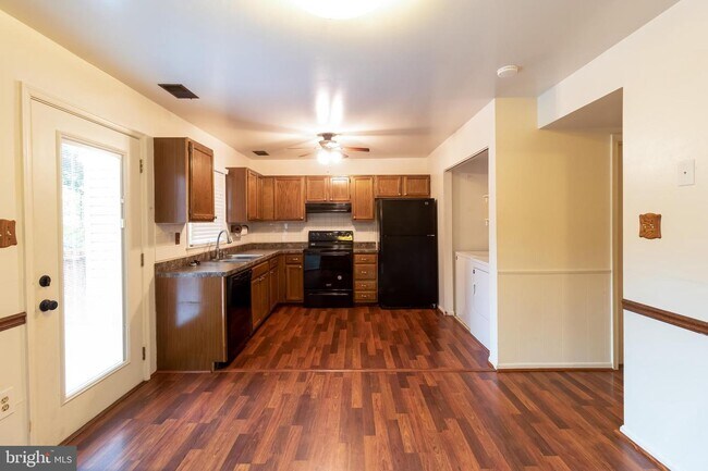 Building Photo - 3935 Wintergreen Pl