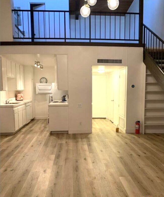 Building Photo - 5460 White Oak Ave