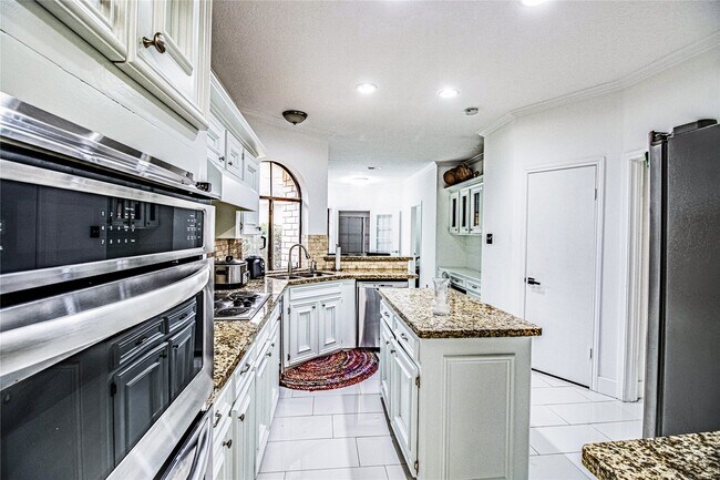 Building Photo - 1914 Hickory Lawn Dr