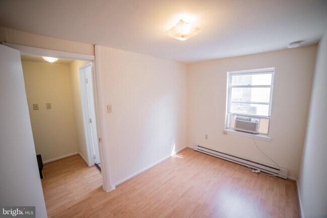 Building Photo - 1305 N Lawrence St