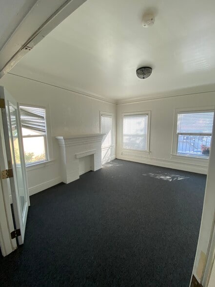 Building Photo - 1415 S Gaffey St