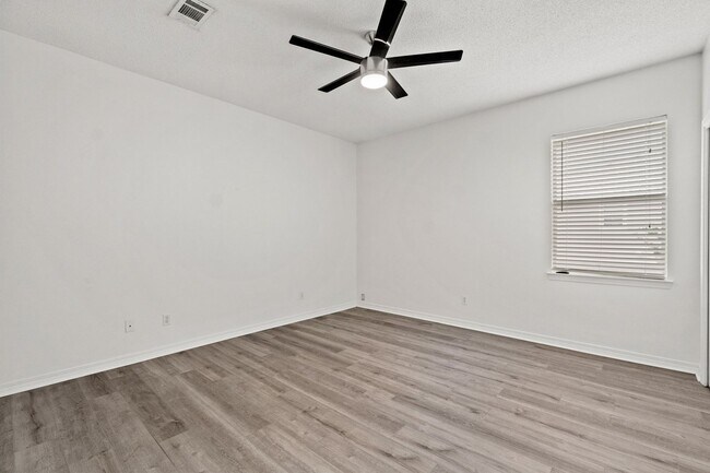 Building Photo - 47 White Heron Dr