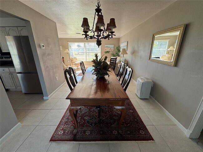 Building Photo - 1335 Cambridge Dr