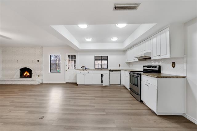 Building Photo - 3021 Pinewood Dr