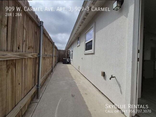 Building Photo - 909 W Carmel Ave