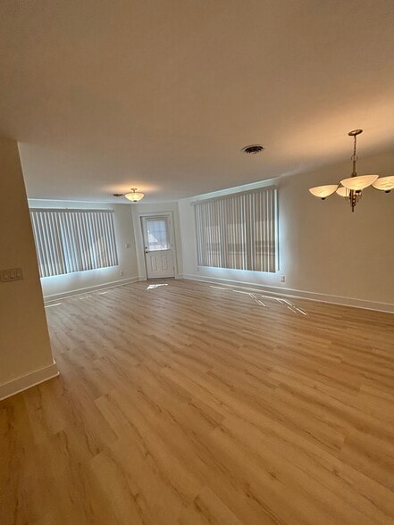 Building Photo - 1030 Community Rd
