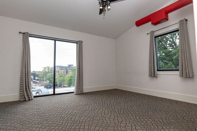 Building Photo - 1/2 OFF 1st Mo! Beautiful Condo in Kimball...