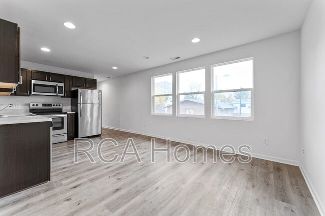 Building Photo - 1306 Woodlawn Ave