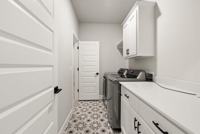 Building Photo - 8732 Beechgrove Dr