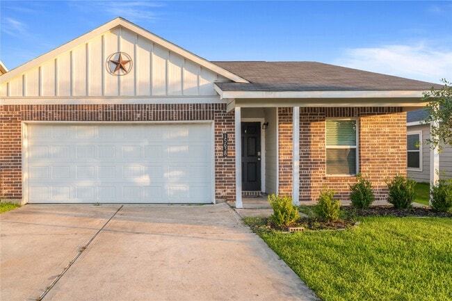 Building Photo - 15638 Del Norte Dr