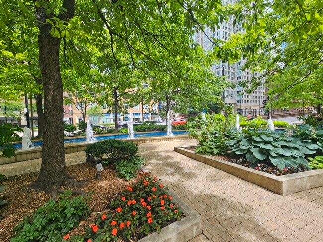 Building Photo - 400 N La Salle Dr