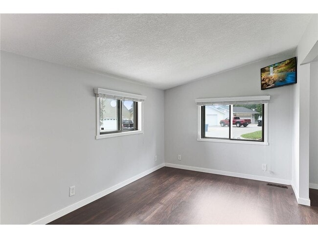 Building Photo - 4556 Island View Dr