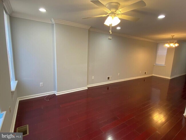 Building Photo - 1523 S Opal St