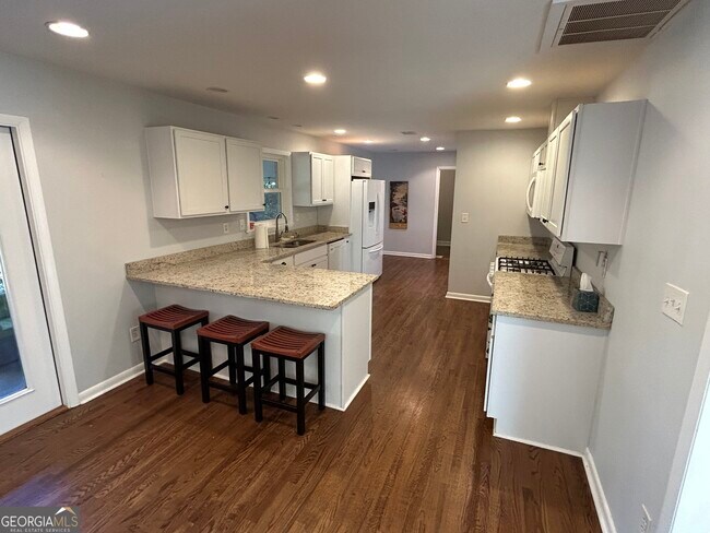 Building Photo - 116 Colonial Dr