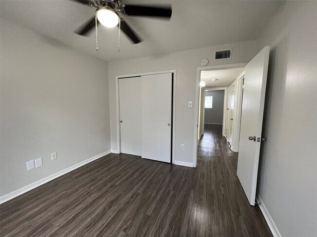 Building Photo - 500 Willow Dr