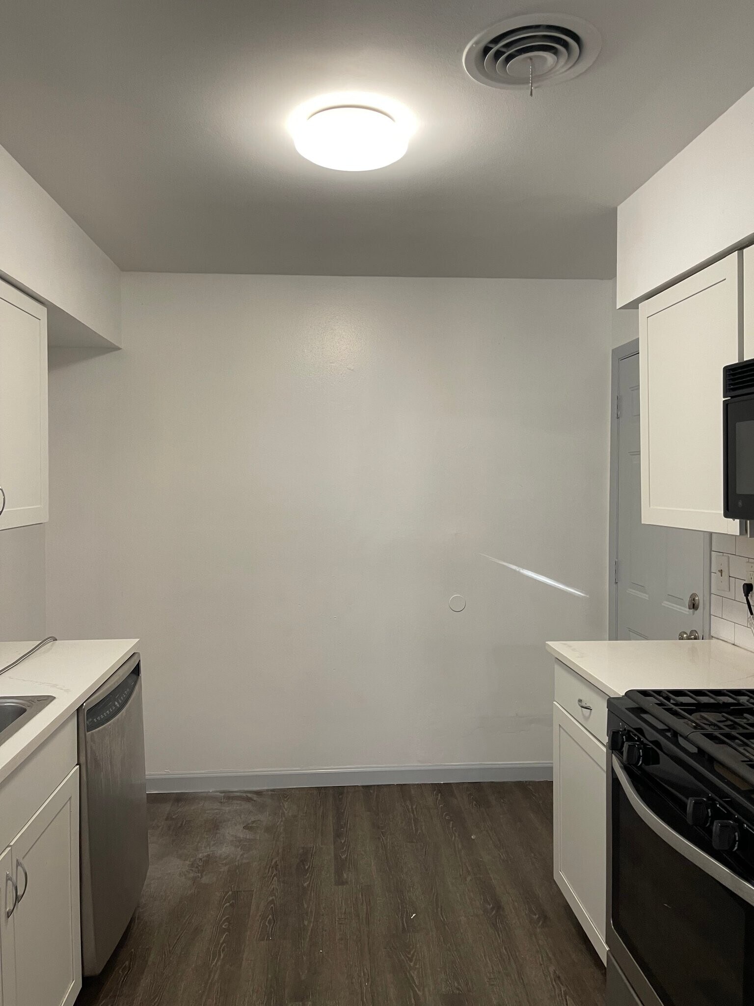 Building Photo - 12035 Sunland St