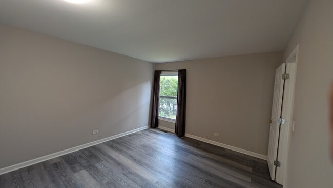 Building Photo - 5534 E Lake Dr