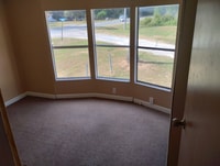 Building Photo - 120 SE Camelot Loop