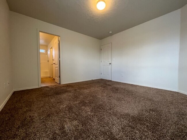 Building Photo - 2944 W Marbeth Ct