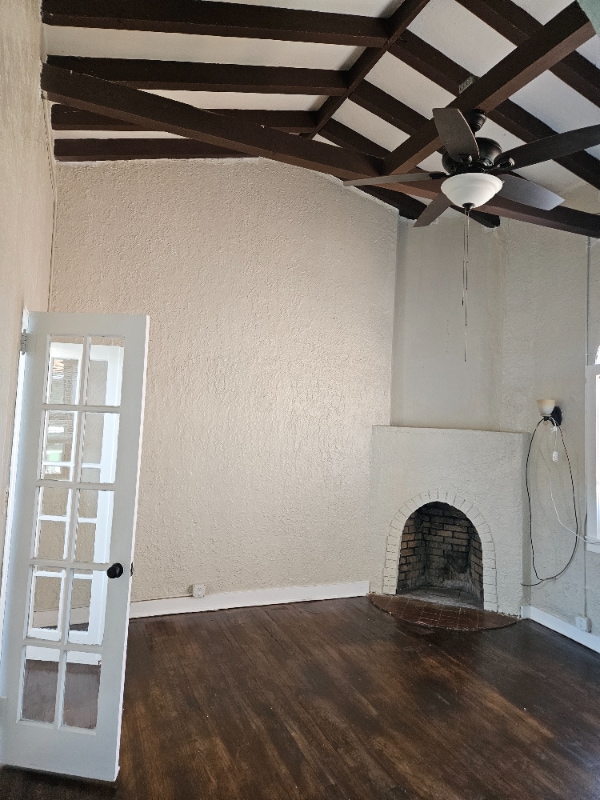 Building Photo - 420 N Oleander Ave