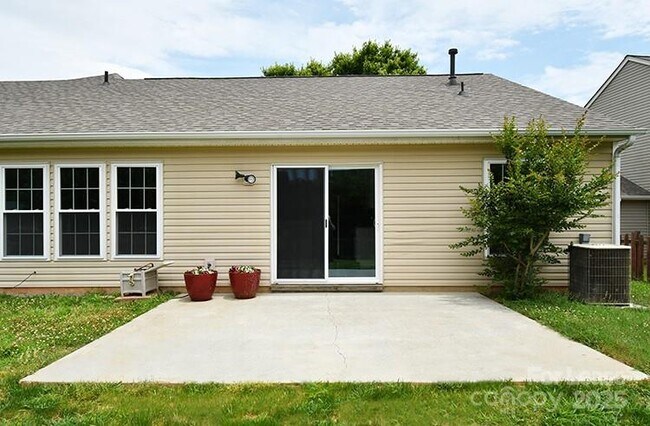 Building Photo - 129 Bosburg Dr