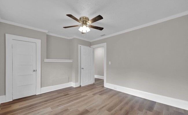 Building Photo - Charming 2-Bed, 1-Bath House