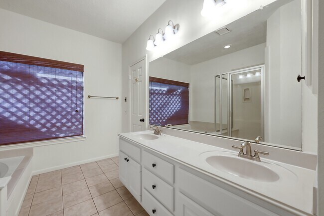 Building Photo - 23 Heathstone Pl