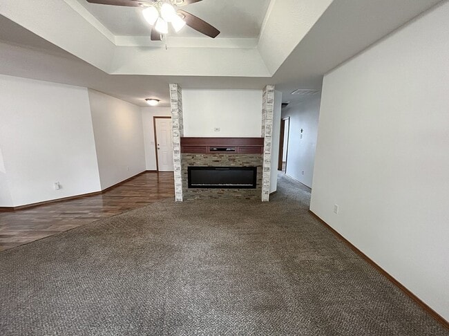 Building Photo - LEASING