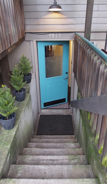 Building Photo - 4415 SE Hawthorne Blvd