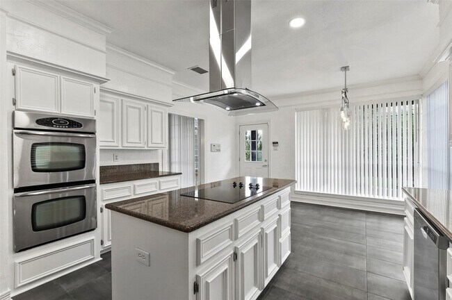Building Photo - 545 Oak Hill Dr