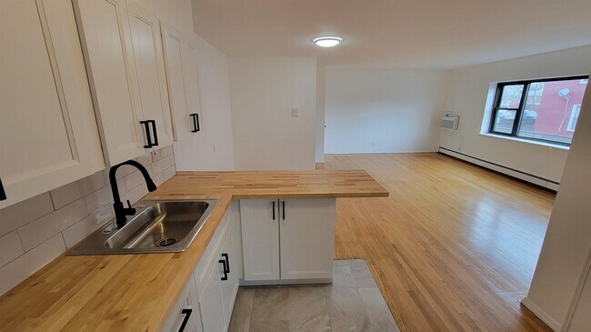 Building Photo - 204 Woodcliff Ave