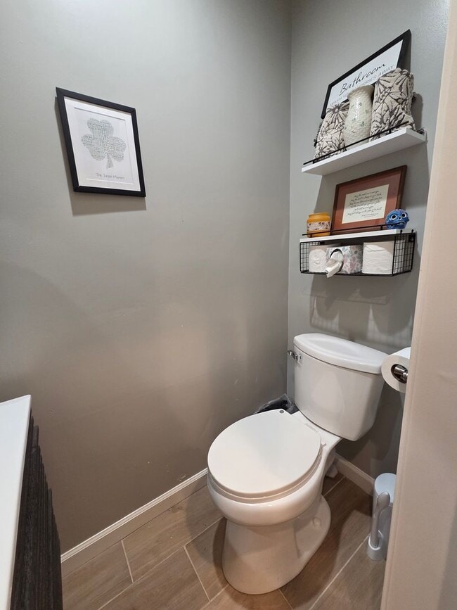 Building Photo - 2 Bedroom 2.5 Bath Town House in West Ventura