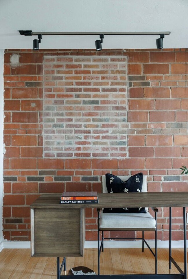 Building Photo - One bedroom loft in Midtown OKC!