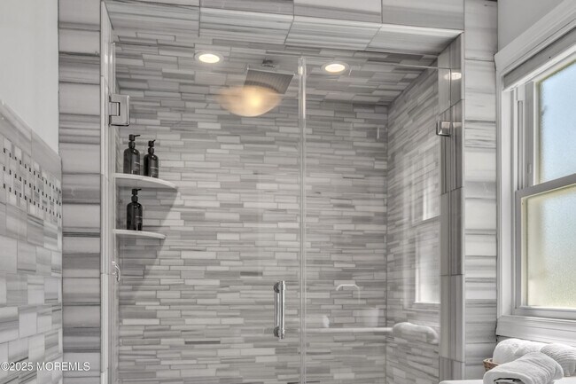 Building Photo - 1822 Parkway