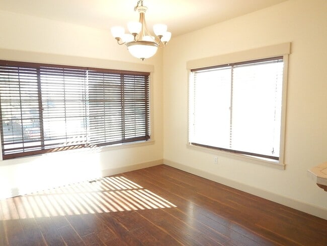 Building Photo - 2 Story, 3 Bedroom, 3 Bathroom House in He...