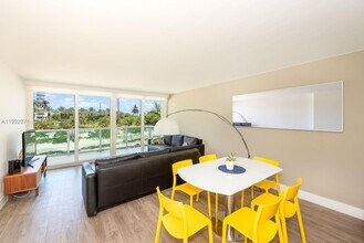 Building Photo - 100 Bayview Dr