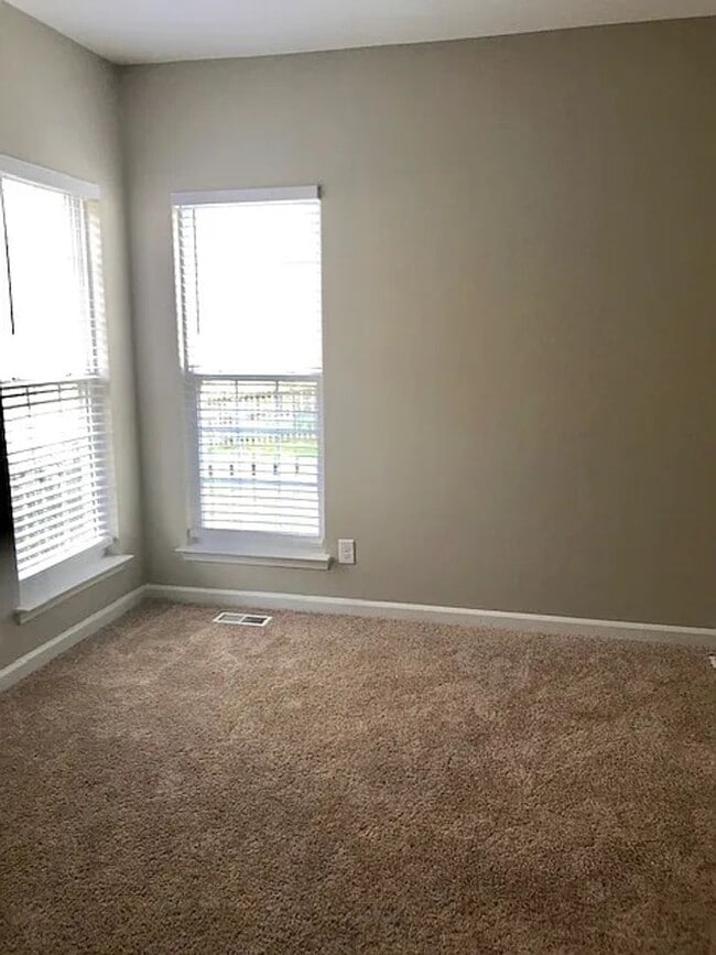 Building Photo - MUST SEE this Gorgeous 5 Beds 3 Bath home ...