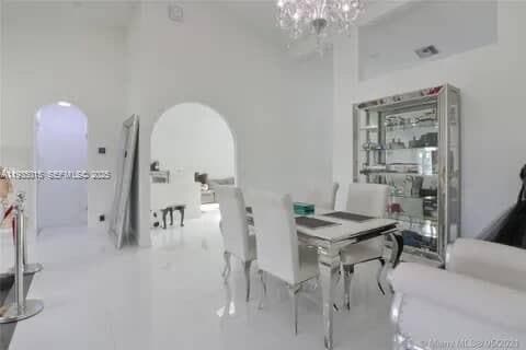 Building Photo - 270 SE 7th St