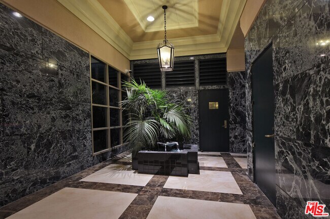 Building Photo - 10520 Wilshire Blvd