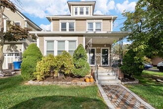 Building Photo - 20 Rose St